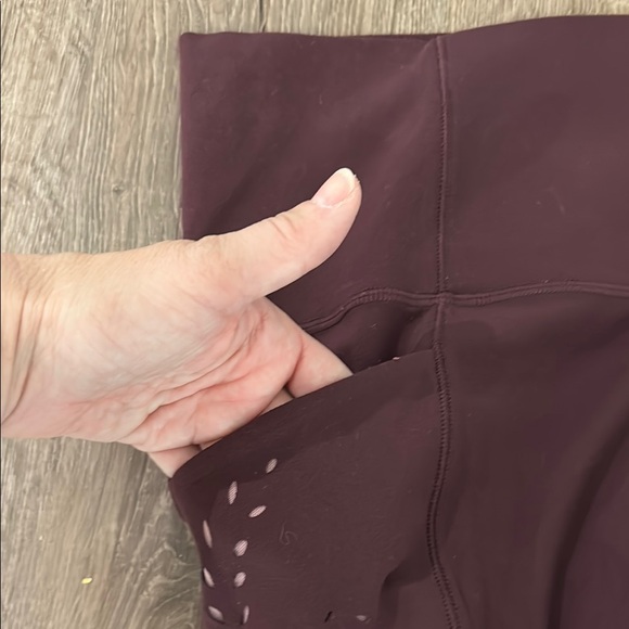 Worn once - ATHLETA Salutation Stash Pocket Laser Cut 7/8 Tights - Picture 5 of 6